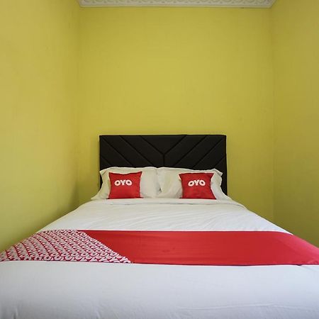 Oyo 2486 Bahana Guest House Manado Buitenkant foto