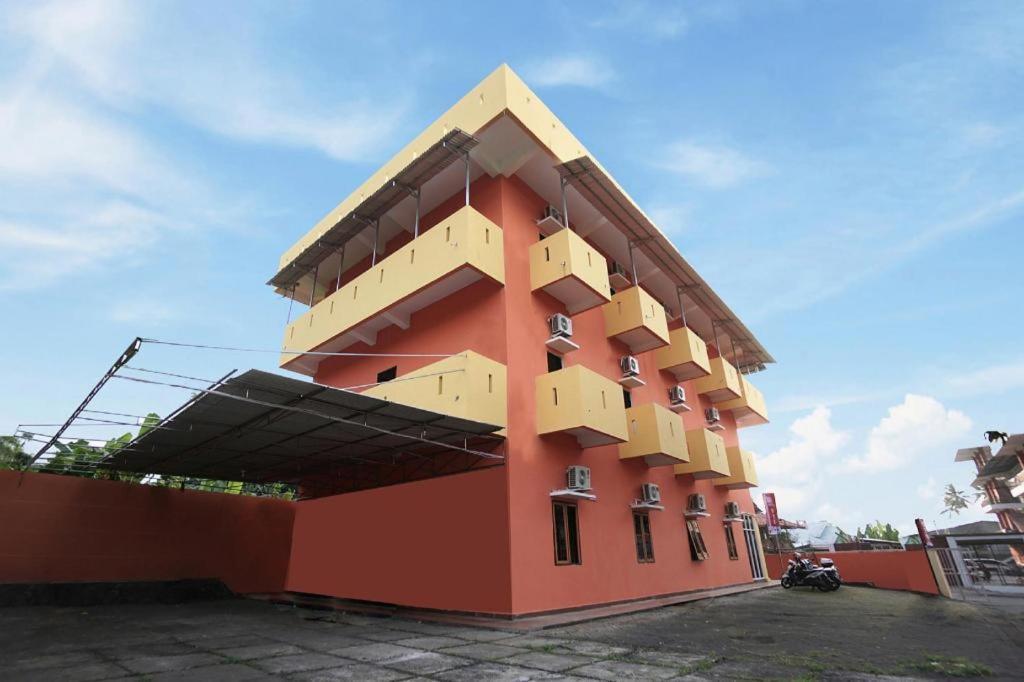 Oyo 2486 Bahana Guest House Manado Buitenkant foto